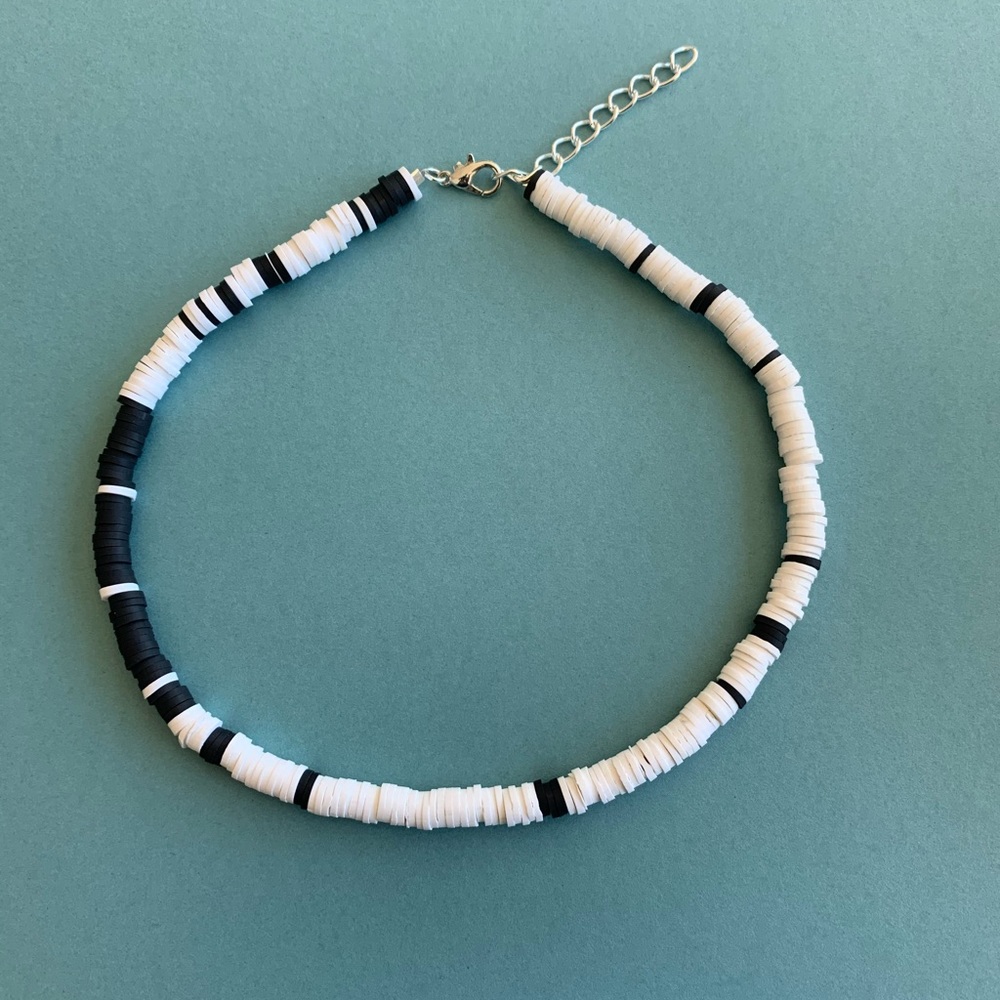 Kiara Outer Banks Heishi Choker Necklace - Picture 3 of 4